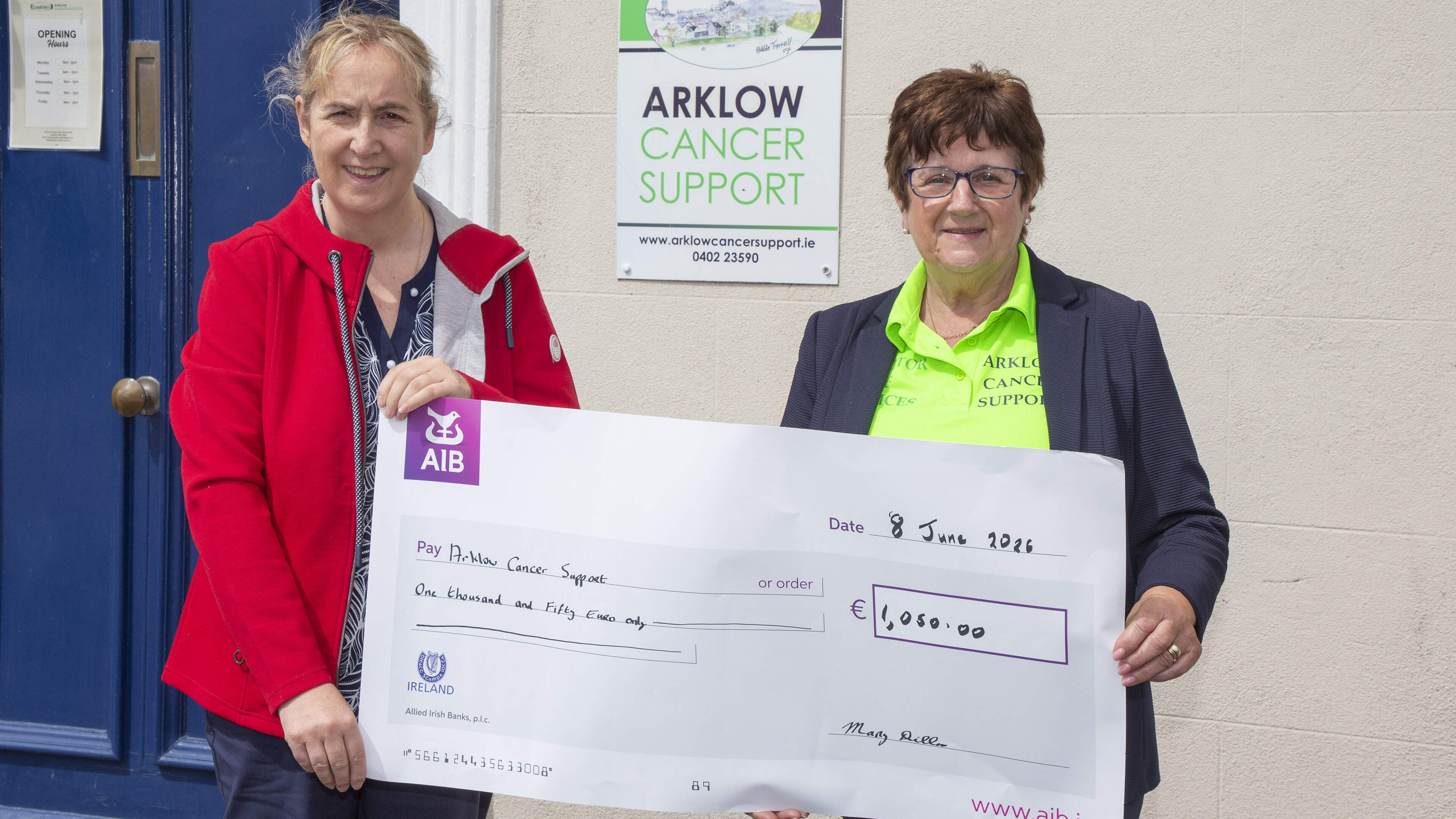 Wicklow writer presents €1,050 from book sales to local cancer support group